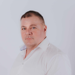 Mgr.Ľubomír Glovacky, DiS.art.